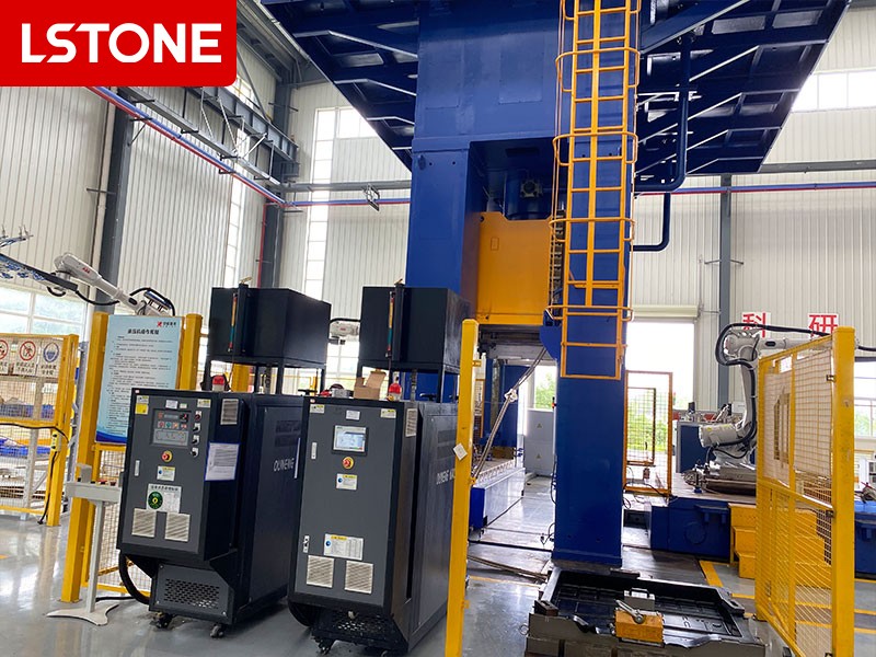 CFRP控溫油溫機(jī)