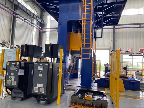 碳纖維復(fù)合材料油溫機(jī)