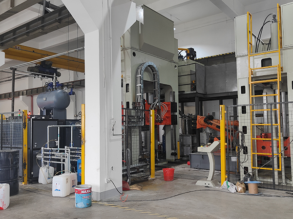 復(fù)合材料壓油溫機(jī)2